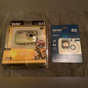 Vivitar ViviCam 9112 9.1 Mega Pixels Digital Camera with 4 gig card